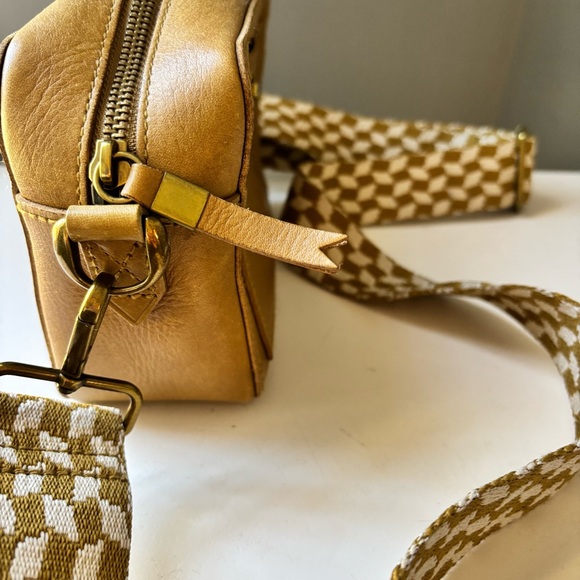 Madewell Tan Olive Leather Crossbody Bag with a Wide Camera Bag Strap Pre-loved - Picture 5 of 9